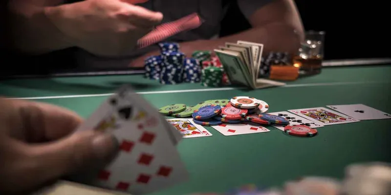 Mẹo chơi Poker hay – Bí quyết giành chiến thắng trong mỗi ván bài 2 Giới thiệu cơ bản về game Poker